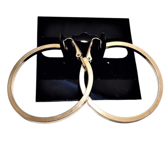 1 1/2" Avon Square Tube Hoop Clip On Earrings Gold Tone - Picture 2 of 3